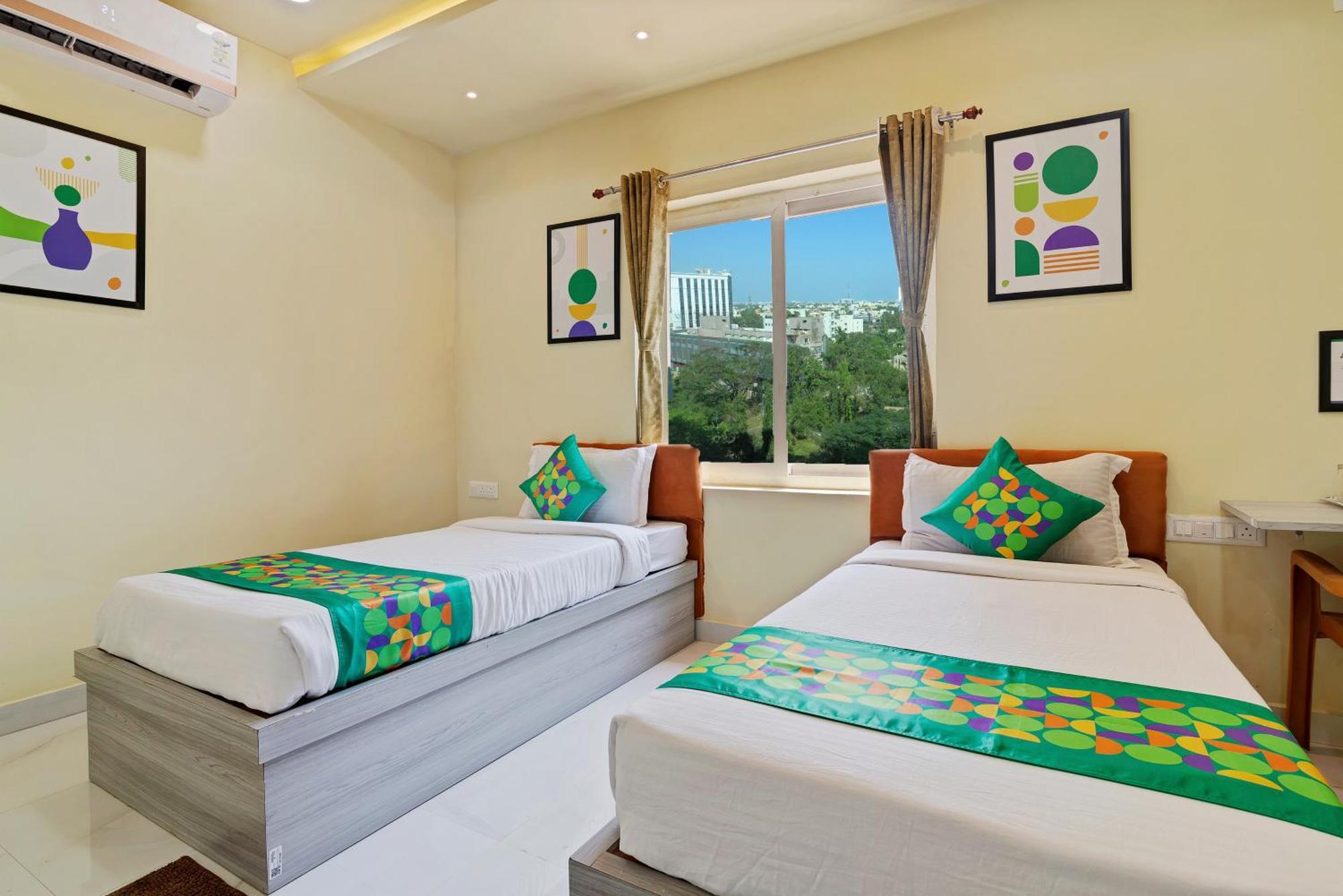 Treebo Moon Waalk Hotel Bhubaneswar Bagian luar foto